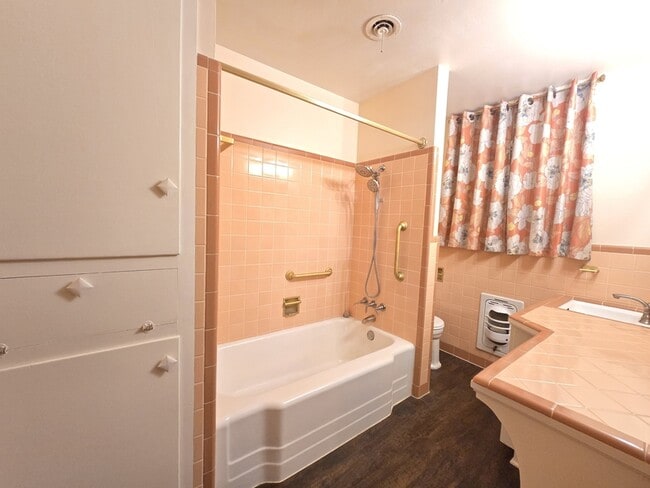 Building Photo - 516 Lehigh Pl