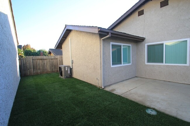 Building Photo - 6356 Swallow St