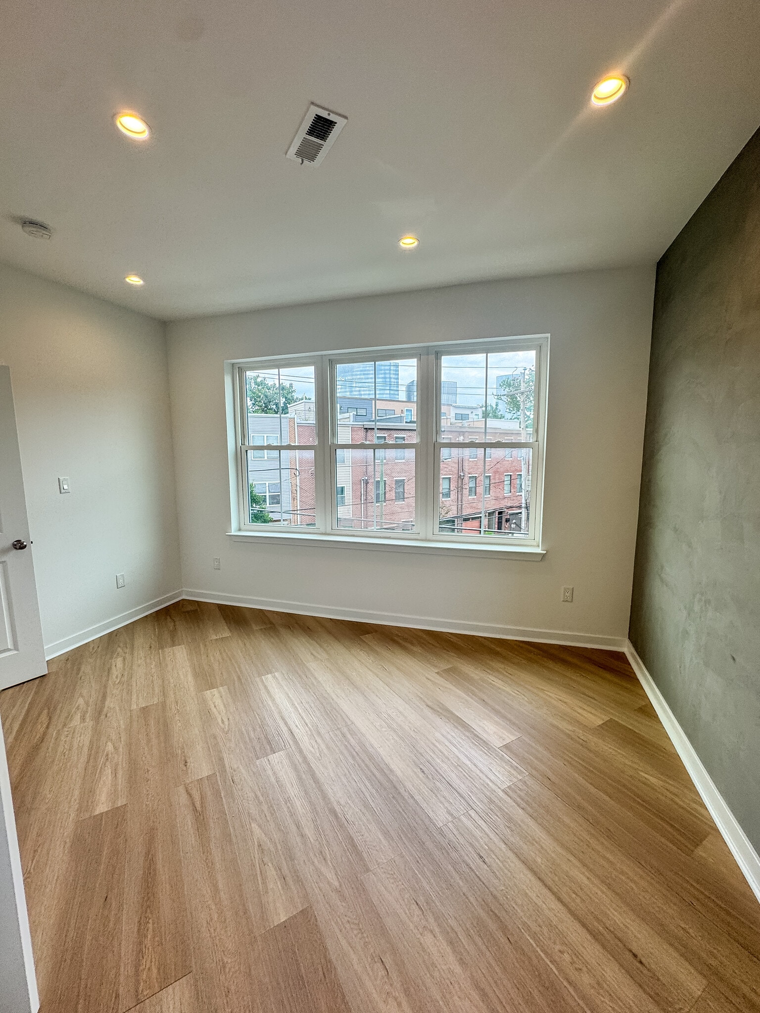 Building Photo - 2539 Grays Ferry Ave