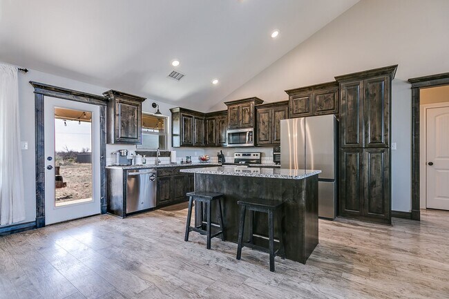 Building Photo - COMING APRIL 2026 - Beautiful Home in Buffalo Heights!