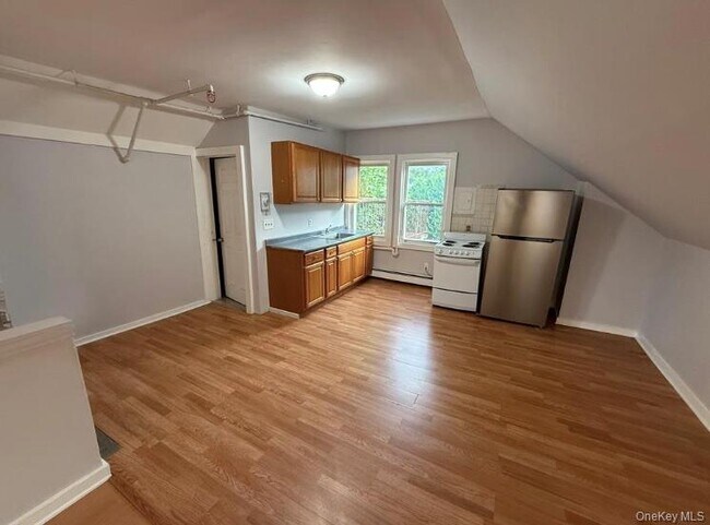 Primary Photo - 364 Ashford Ave