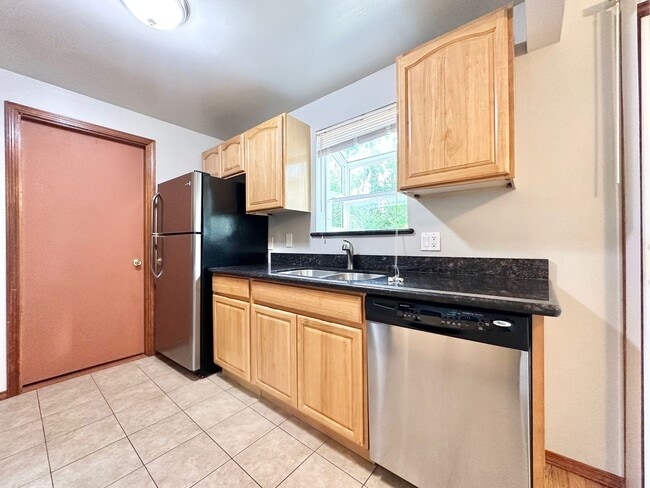 Building Photo - 3BR/1+1BA Single Family House - Bellevue