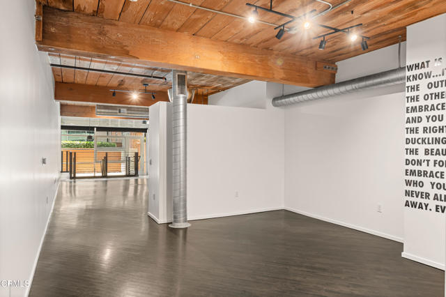 Building Photo - 530 S Hewitt St