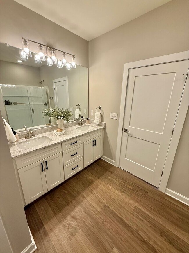 Building Photo - 3 BR/2.5BA | Newly Renovated Single Family Home | Fully Fenced Yard!