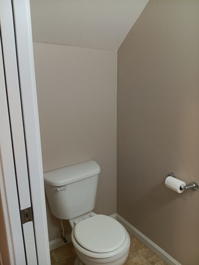 Building Photo - Beautiful Recently Remodeled Propety Ready For You to Enjoy!