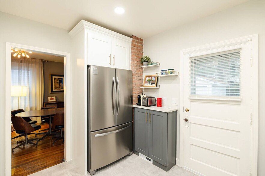 Building Photo - 3935 Oak Park Pl