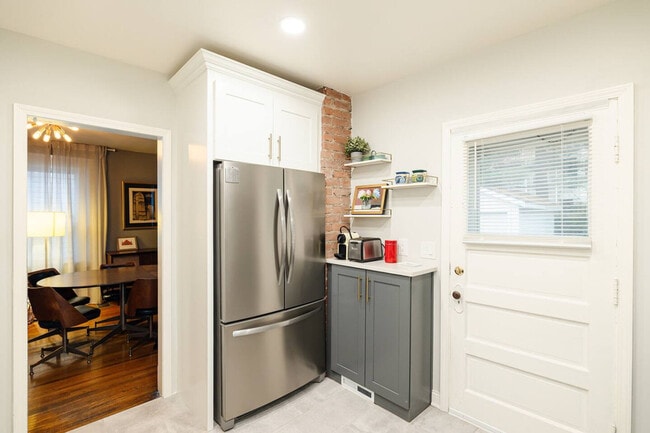 Building Photo - 3935 Oak Park Pl