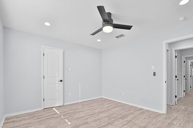 Building Photo - 6907 Avenue W