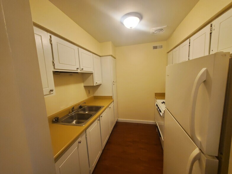 Primary Photo - 1532 Hobson Dr