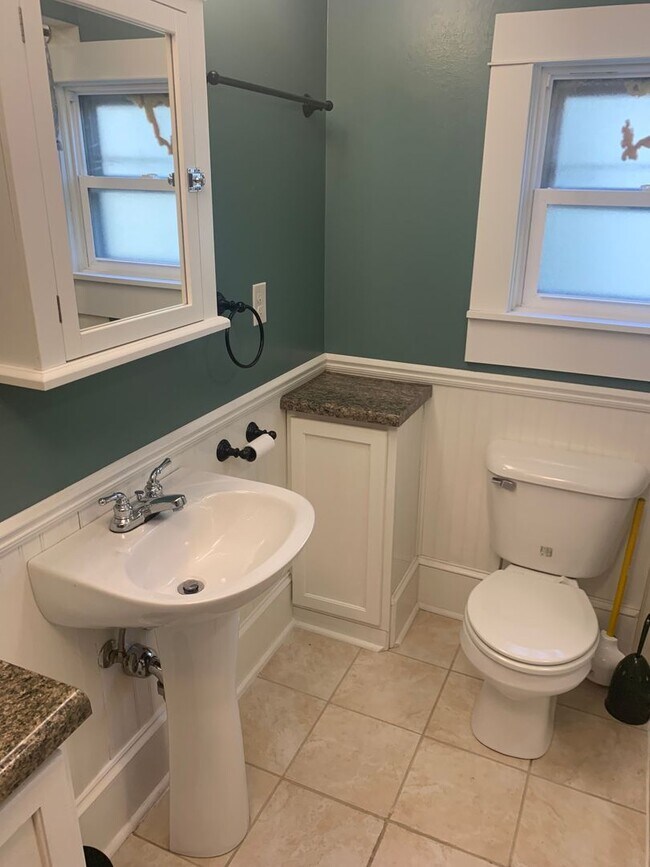 Building Photo - 704 Otter Ave