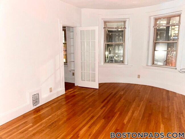 Building Photo - 752 Huntington Ave