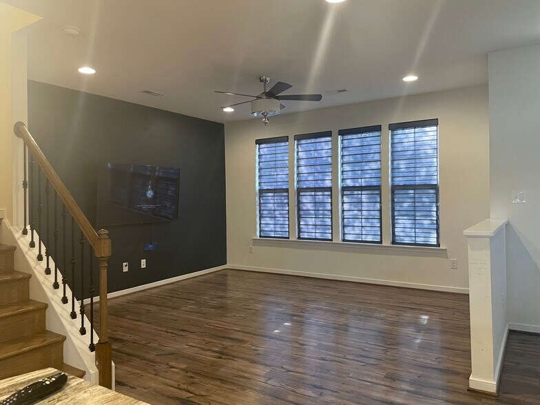Building Photo - 3023 Farmstead Mill Dr
