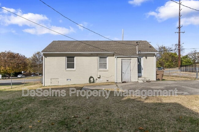 Building Photo - 802 Ramsey St