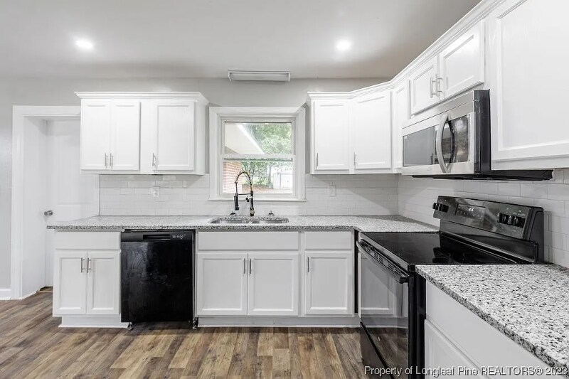 Building Photo - 3221 Rogers Dr