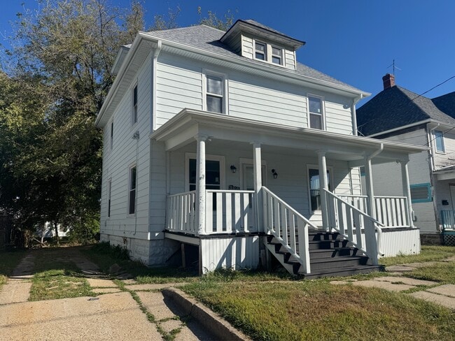 Primary Photo - 303 Forest Ave