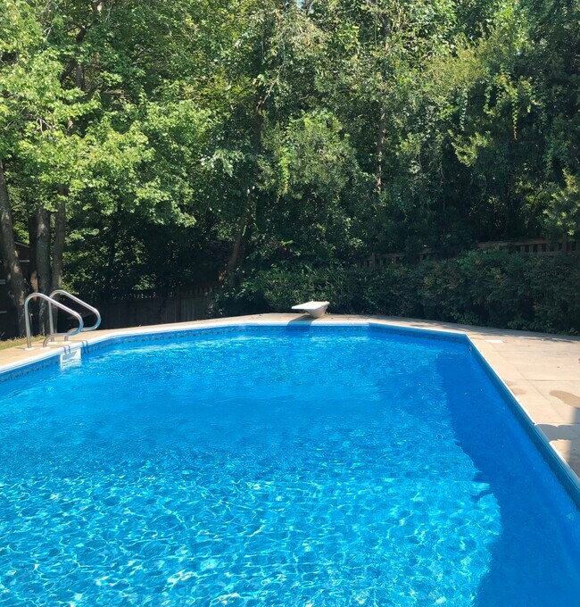 Building Photo - 4818 Oriole Dr