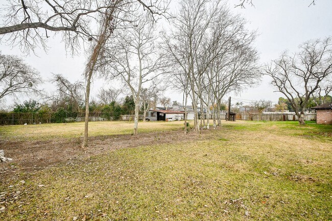 Building Photo - 11602 Dover St