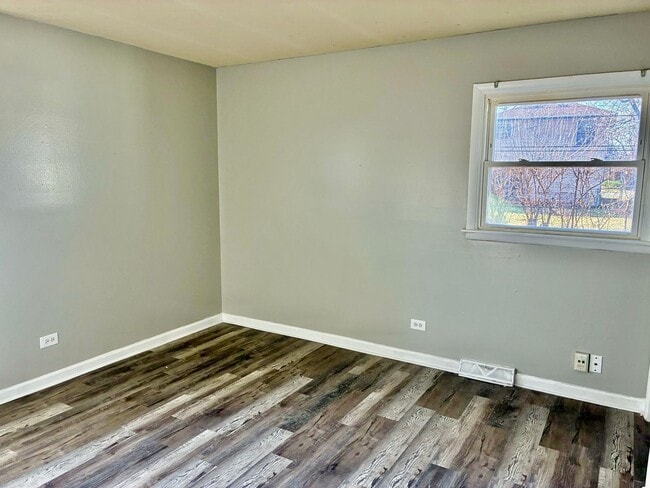 Building Photo - Gorgeous 3bed 2bath Single family house