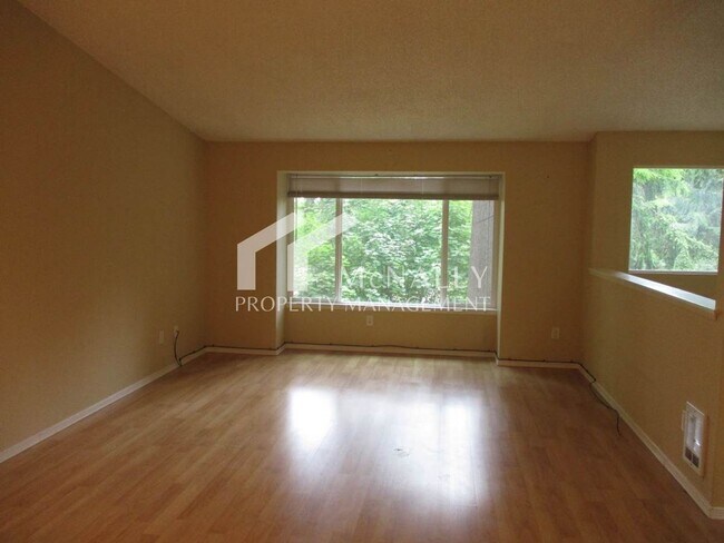 Building Photo - Split Level 3 Bedroom 2.25 Bath on Peacock...