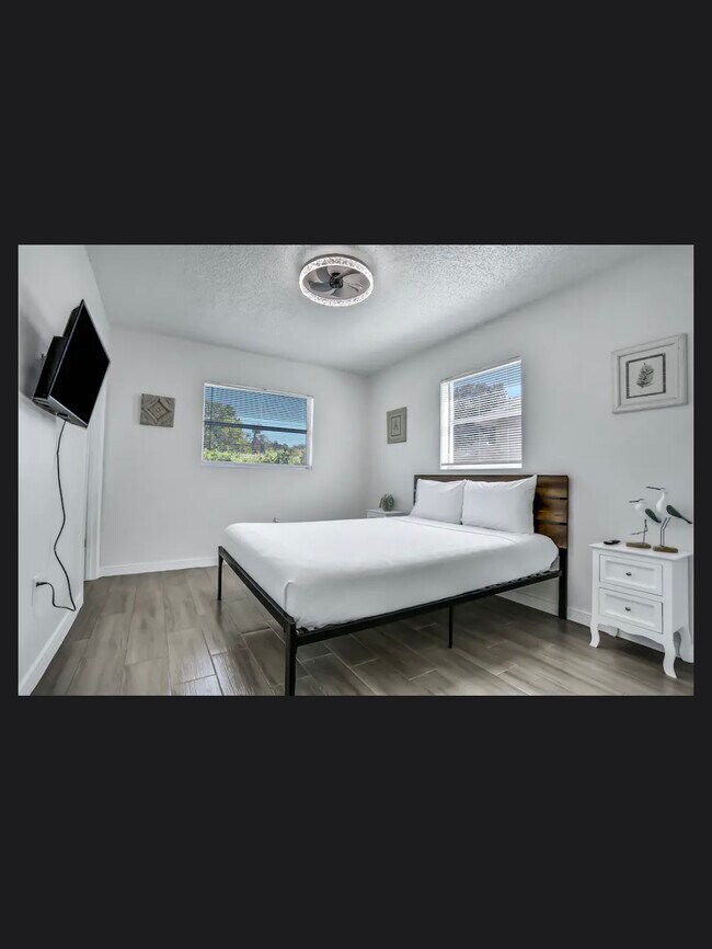 Building Photo - 2142 Mary Sue St