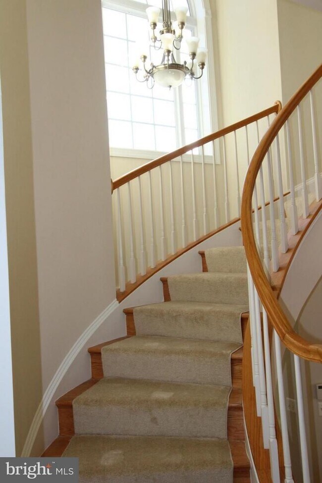 Building Photo - Discover this beautifully updated end unit townhome offering a perfect blend of style, comfort, a...