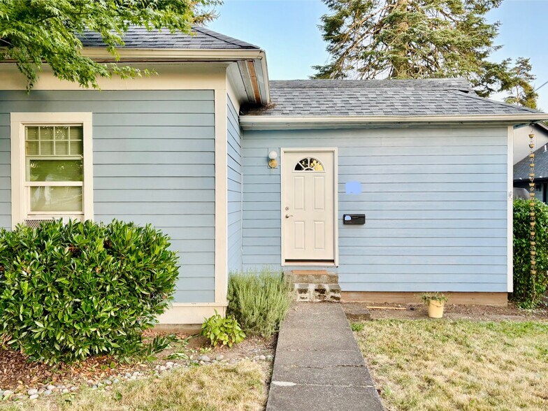 Primary Photo - 614 E Grover St