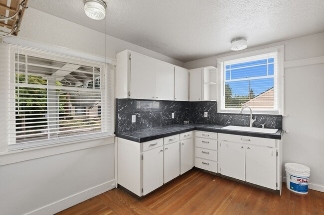 Building Photo - Charming Bungalow with Spacious Loft Suite and Large Backyard