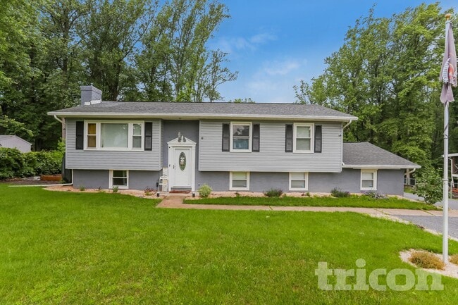 Building Photo - 806 Lynn Lee Dr