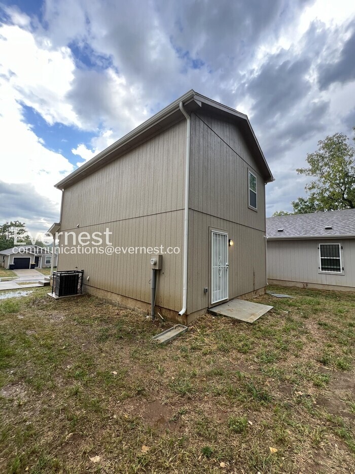 Building Photo - 4033 Highland Ave