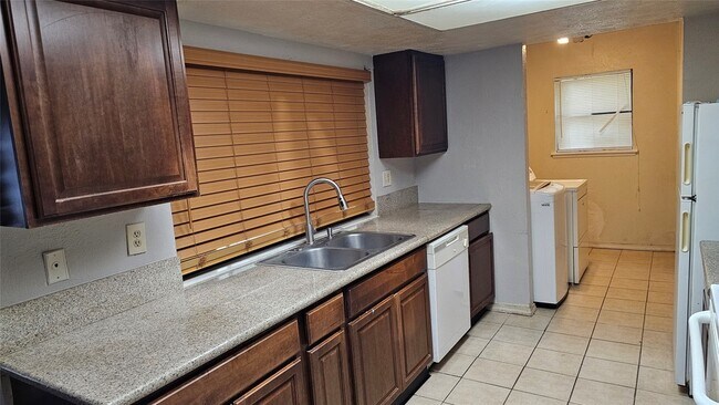 Building Photo - 15303 Gran Vista Dr