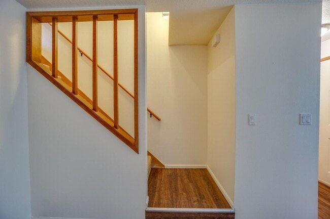 Building Photo - "First Month Half Off " Fanno Creek Condo - Lovely Condo in Heart of Tigard