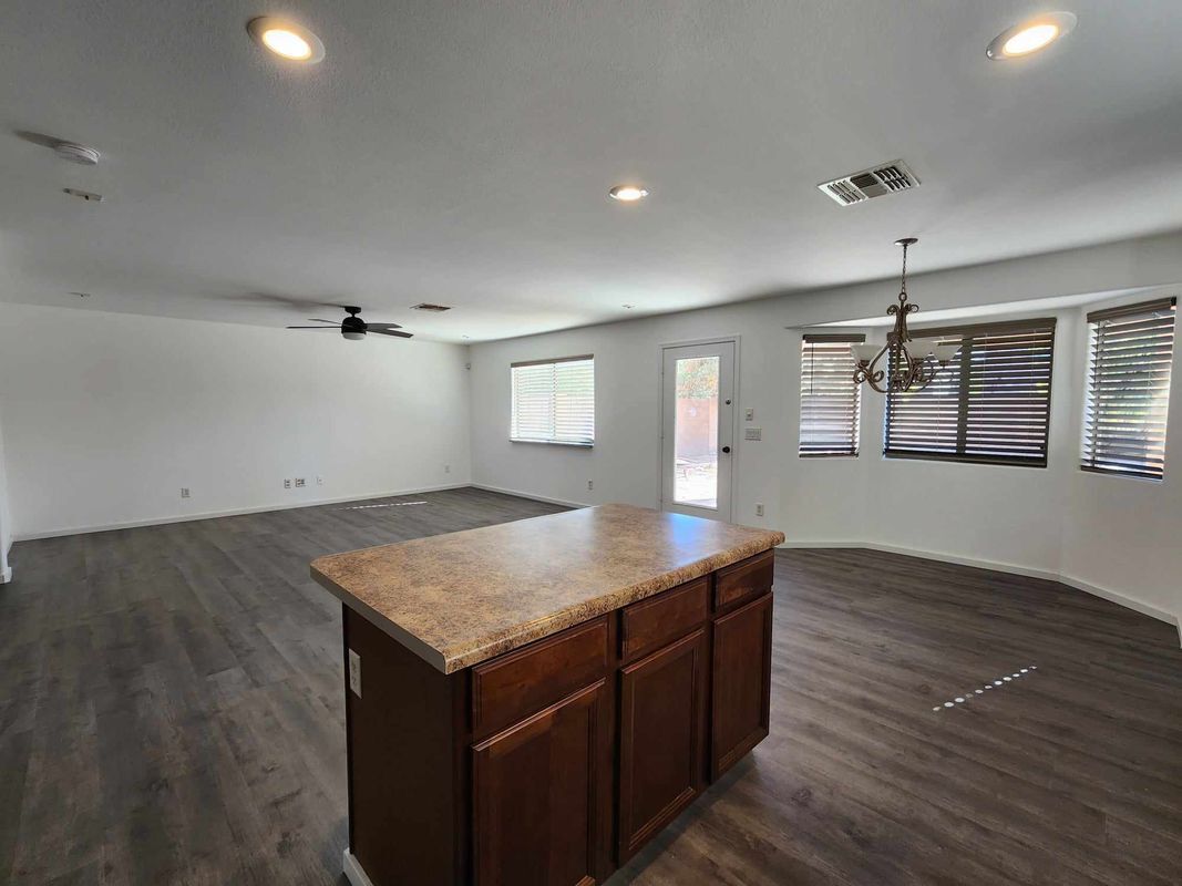 Building Photo - 42065 W Hillman Dr