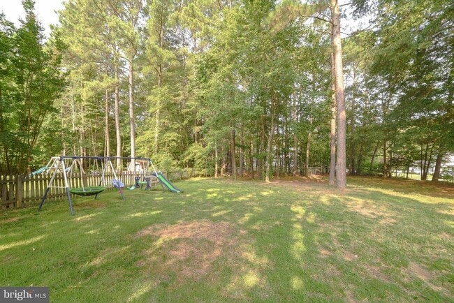 Building Photo - 21133 Woodmere Dr