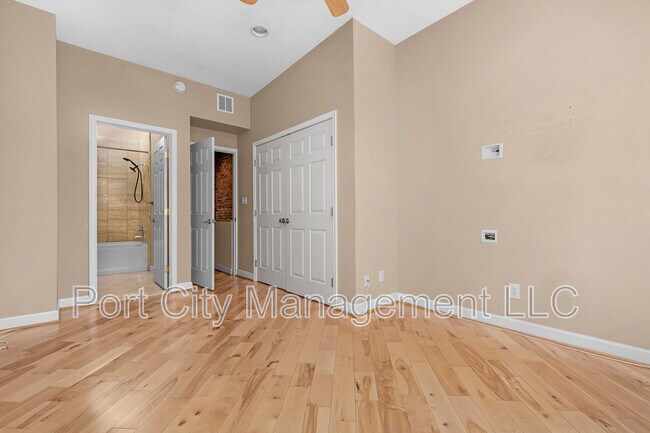 Building Photo - 341 S Macon St.