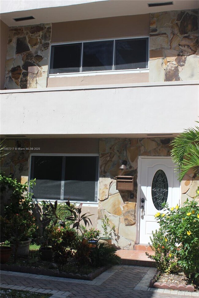 Building Photo - 8958 Collins Ave