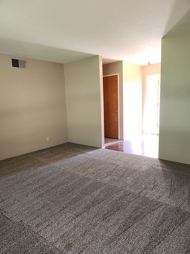 Building Photo - 2205 Monticello Ave