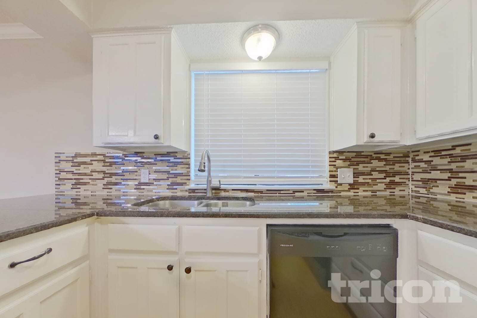 Building Photo - 6408 Alta Vista Dr