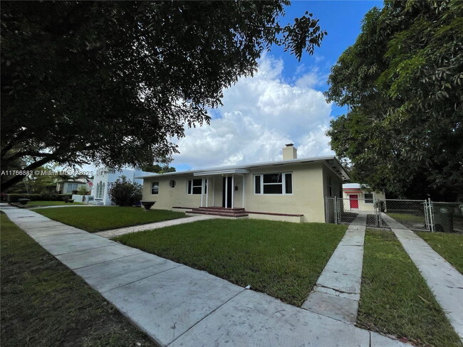 Primary Photo - 2423 SW 13th St