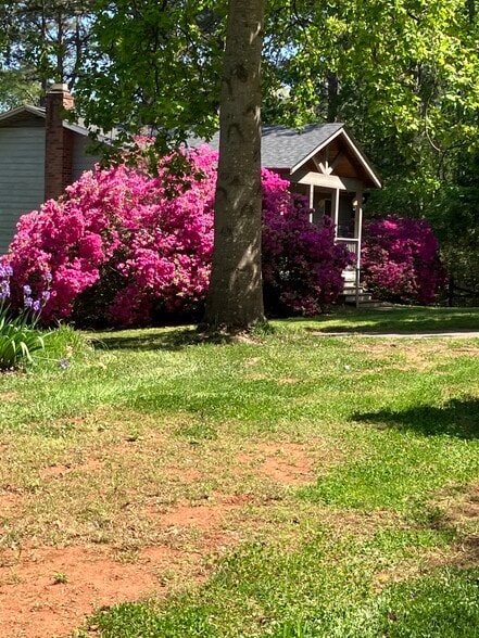 Building Photo - 100 Lude Johnson Blvd