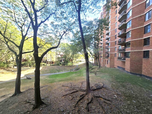 Building Photo - 133 Harmon Cove Tower