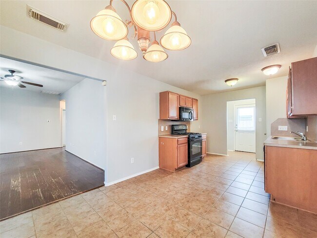 Building Photo - 7206 Daniel Spgs Ln