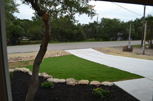 Building Photo - 729 Canyon Bend