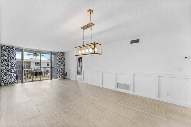 Building Photo - 2004 S Federal Hwy