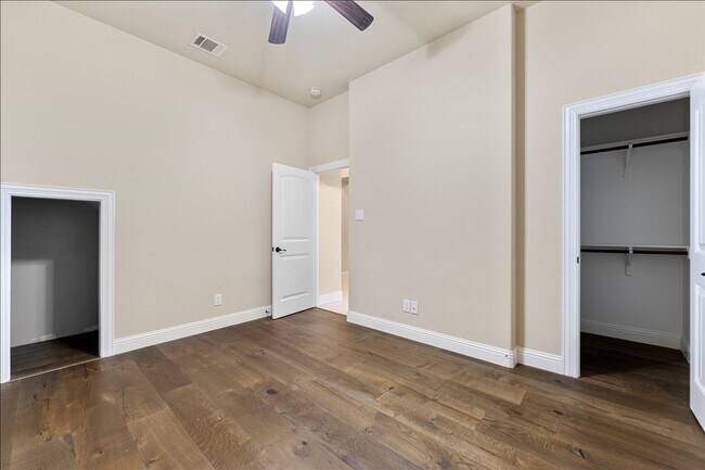 Building Photo - Ready for Immediate Move-In!  4 Bed 3 Bath Renovated 2605 SQFT House in Reserves at Westridge