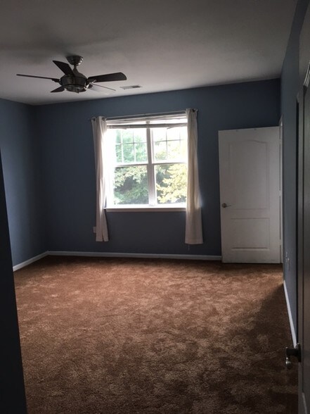 Building Photo - 932 Southmoor Dr