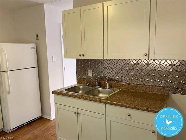 Building Photo - 210 Woodnell St