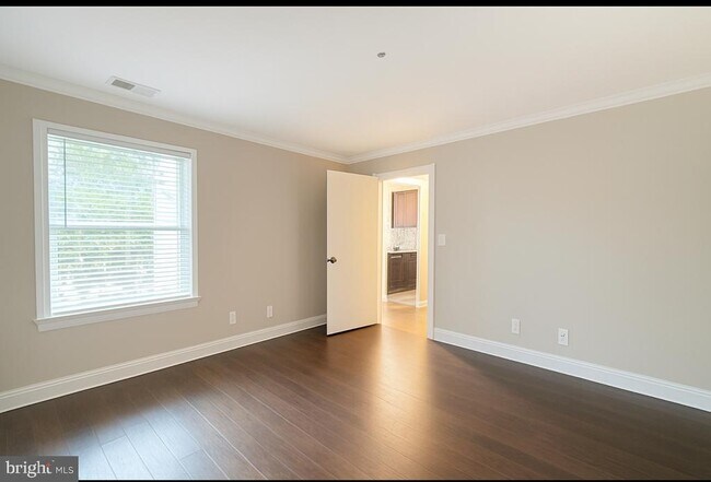 Building Photo - 13407 Shady Knoll Dr