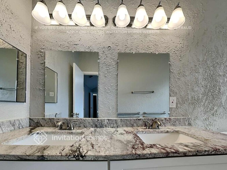 Building Photo - 7001 Seascape Dr