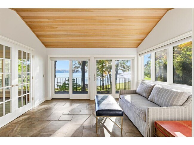 Building Photo - 2648 Casco Point Rd