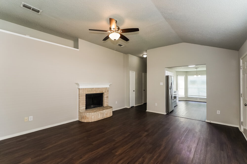 Building Photo - 1121 Sandalwood Dr
